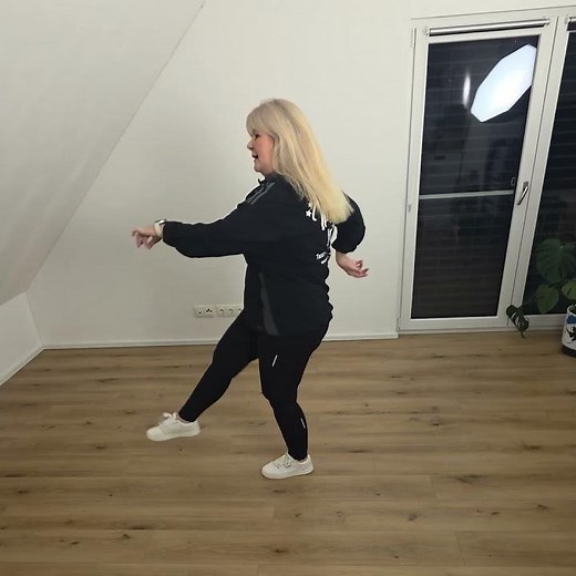 💥 Staying Alive - Night Fever Beginner Linedance - Dance Tutorial. Do you know it?