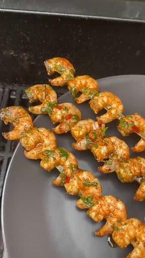 Episode 7 of Fiver BBQ Food 💪Chilli Garlic Prawns 🍤 simple, quick and incredibly tasty 🤌😮‍💨 #bbqfood #cheapmeals #bbq #budgetmeals #prawns #prawn #cheapfood #easyrecipe #outdoo | Mealsbymitch