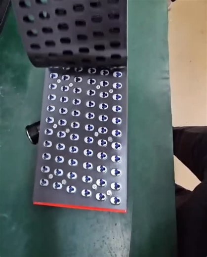 Piab Asia Pacific on Instagram: "Kenos® Vacuum Gripper – KVG150 Equipped with Patent design (magnetic) Easy Foam and EPDM foams, available in thickness between 10 and 40mm, for easy installation and maintenance, significantly reducing downtime. FDA approved foam is also available. It's modular construction enables designing the gripper in lengths from 300 to 2000 mm, and with features like various vacuum ejector performance, solenoid valve and check valve options such as flow restrictors, piSAVE