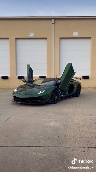 Stunning Green Lamborghini Aventador SVJ Showcase