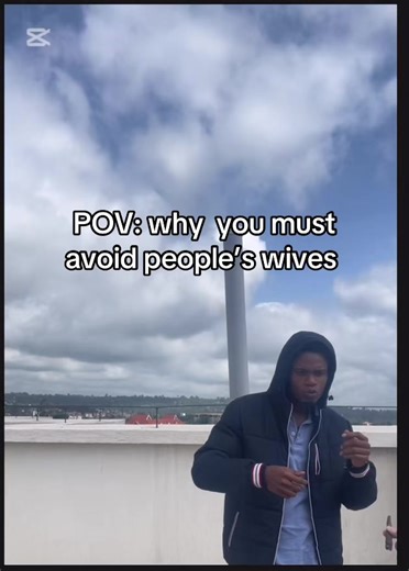 No b Rihana he dey sing so? #fyppppppppppppppppppppppp #foryoupage #viraltiktok #funnyvideos #reality