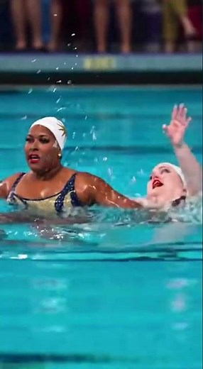 Synchronized Swimming… Until One Swimmer Totally Panics 😅🏊‍♀️