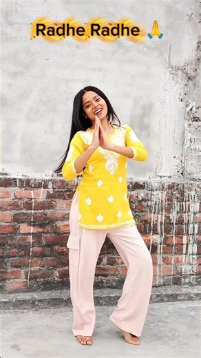 Radha should make her hands into bracelets 🙏🦚🪈#shorts #trending #bhagtisong #dance #yt #radha #yt...