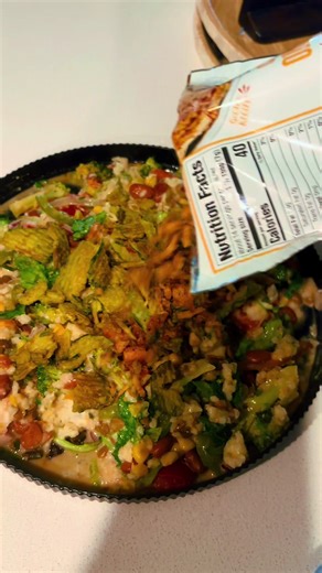 🌱 𝐏𝐥𝐚𝐧𝐭-𝐁𝐚𝐬𝐞𝐝 𝐂𝐡𝐢𝐩𝐨𝐭𝐥𝐞 𝐢𝐧 𝐚 𝐉𝐚𝐫: 🥣 ʜᴏᴍᴇᴍᴀᴅᴇ ᴅʀᴇꜱꜱɪɴɢ 🍚 ᴊᴀꜱᴍɪɴᴇ & ᴄᴀᴜʟɪꜰʟᴏᴡᴇʀ ʀɪᴄᴇ (ᴍɪxᴇᴅ ᴡɪᴛʜ ᴄɪʟᴀɴᴛʀᴏ) 🌶️ ꜱᴀᴜᴛÉᴇᴅ ʙᴇʟʟ ᴘᴇᴘᴘᴇʀꜱ, ᴏɴɪᴏɴꜱ, & ʙʀᴏᴄᴄᴏʟɪ 🫘 ꜱᴇᴀꜱᴏɴᴇᴅ ᴘɪɴᴛᴏ ʙᴇᴀɴꜱ & ʟᴇɴᴛɪʟꜱ 🍅 ʜᴏᴍᴇᴍᴀᴅᴇ ᴘɪᴄᴏ 🥗 ꜱᴘʀɪɴɢ ᴍɪx ꜱᴀʟᴀᴅ 🧅 ᴄʀɪꜱᴘʏ ᴏɴɪᴏɴꜱ 🥒 ᴘɪᴄᴋʟᴇꜱ 𝓔𝓷𝓳𝓸𝔂 𝓫𝓾𝓲𝓵𝓭𝓲𝓷𝓰 𝔂𝓸𝓾𝓻 𝓭𝓮𝓵𝓲𝓬𝓲𝓸𝓾𝓼 𝓳𝓪𝓻! 😋 #PlantBasedEats #MealPrepGoals #healthyanddelicious @Chipotle