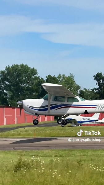 It’s always fun taking out the 172RG! #cessna #cessna172 #cutlass #softfield #sportys