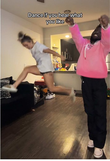 he for all of them 🤣🤏🏼🤣#bigbacks @Kidd🛸 Kaze #4u #vibe #trend