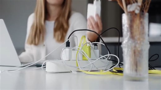 🔌 Chargeur mural GaN Verbatim – L’allié parfait pour vos déplacements ! ✈️ Ne vous souciez plus de vos appareils en voyage ! Le chargeur mural GaN Verbatim est conçu pour vous offrir une solution de charge ultra-performante et polyvalente : ✅ Chargeur 4-en-1 pour recharger plusieurs appareils simultanément 🔋 ✅ Design compact avec broches US pliables et fiches EU & R.-U. remplaçables 🌍 ✅ Puissance de charge rapide et efficace pour un gain de temps optimal ⚡ ✅ Sécurité maximale avec quatre syst