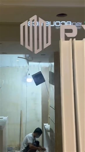 PL: Już za kilka dni Pylon Audio i Fezz Audio otwiera pierwszy w Chinach salon firmowy w Guangzhou :). 👷‍♂️Praca wre 🪚🧱🔨 | Pylon Audio