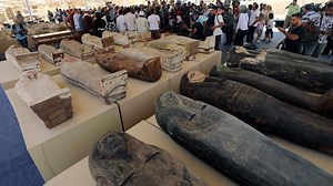 Son 250 momias y 150 estatuas: el tesoro arqueológico que acaban de recuperar en Egipto