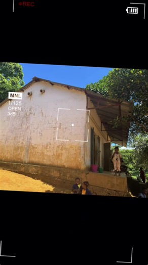 VII^ MISSIONE DI I AID MADAGASCAR ONLUS Nosy Be - Madagascar Breve riepilogo visivo della realizzazione del quinto progetto. LA COSTRUZIONE DELL’UFFICIO DEL DIRETTORE SCOLASTIOCO, RISTRUTTURAZIONE DI UNA SCUOOA DI DUE AULE, REALIZZAZIONE DI UNA SCALINATA E CANALI DI SGRONDO DELKE ACQUE PIOVANE, IMBIANCATURA ESTERNA ED INTERNA DI UNA SCUOLA DI 3 AULE E DELLE TOILETTE DELLE SCUOLE - VILLAGGIO DI AMBOHIBORY Realizzata grazie al finanziamento della OCRIM S.P.A. . #iaidmadagascaronlus #visitmadagasca