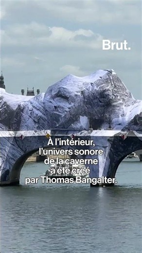 JR transforme le Pont-Neuf en caverne.