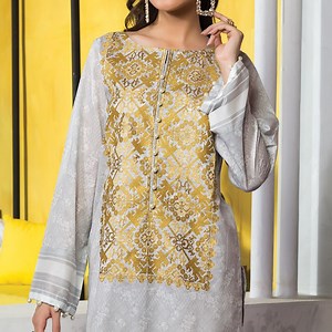 3.2K views · 73 reactions | Embroidered lawn shirt Code: 139475A Summer Clearance Sale FLAT 30% & 40% OFF on entire stock! Available at Warda outlets and online: https://bit.ly/2kKTcuJ #warda #wardadesignercollection #summerclearance #summersale | Warda Designer Collection [Official] | Facebook