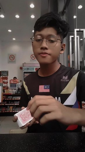 Ehh tiberr😺👍✨ #InspiredAwesomeLife #fyp #FlexYourFreestyle #fypdongggggggg #fypシ #freestyle #flex #vibing #magictrick #magic #fasthands #magician #magicianmalaysia #cardtrick #card #cardistry