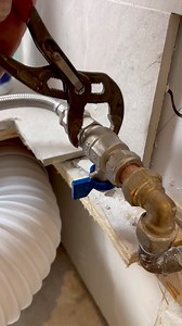 Fixing a leaking isolation valve #asmr #asmrsounds #plumbing #toolbag #pipes #tools #cleancopper #plumbertools #pressfit #soldering #copper #handtools #work #diy #howto #plumber | Mmplumber