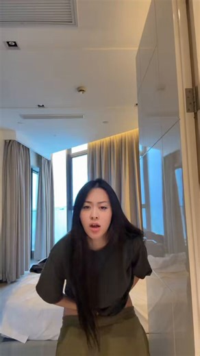 Which lips are you kissing first??