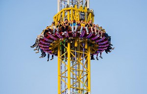 Horror-Unfall im Video: Fahrgeschäft kracht ungebremst auf den Boden