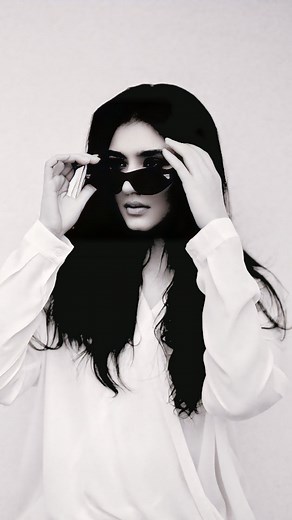 Dure Fishan on Instagram: "Pretty Dure With This Trend 📈❤️🥺🦋 . . . . . . . . . . . . #dure_world #dure #durefishan #durefishansaleem #viralreels #viralvideos #viral #reelsinstagram #reelsvideo #reelsviral #trendingreels #trending #trendalert #popular #instagood #instalike #instadaily"