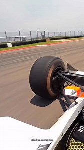 Onboard the 1988 McLaren MP4/4 Honda alongside the 1989 McLaren MP4/5 Honda, driven by Bruno Senna and Stefan Johansson respectively - Video from McLaren Team. #F1 #Formula1 #Adelaide #McLaren #senna #McLarenF1 #McLarenHonda #poweredbyhonda #grandprix | Gentlemen Drivers