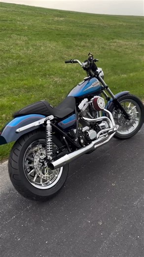 Transworld Dyna on Instagram: "FXR Friday Ft @chiraqstunts 🏁🔥 - - - - - - - - - - - #transworlddyna #OG #gastownsupplyco #spbfab #silverwax #dynadudes #dynagang #dyna #fxd #fxdx #harleydavidsonaddicts #bikelife #bike #moto #wheelie #motocycle #photooftheday #love #stunt #stuntbike #stuntlife #ride #riding #motolife #road #america #reels"