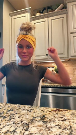 addison.traviss (@addison____3)’s video of Headbands On Forehead