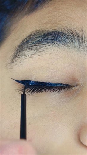 Blue Ombre Eyeliner 💙 Double Wing Tutorial #shorts