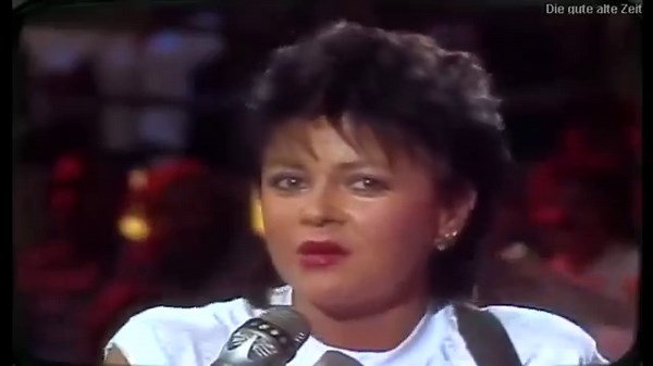 Heute ist der 77. Geburtstag der ehemaligen deutschen Sängerin und Liedermacherin Ina Deter (eigentlich Ingrid Deter). Liebe Ina, wir gratulieren Dir recht herzlich zum Geburtstag und wünschen Dir für Dein neues Lebensjahr alles Gute.