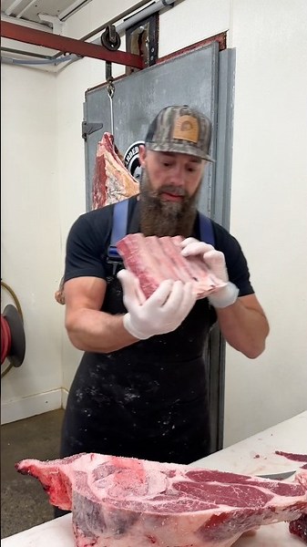 Beef Chuck “Dino” ribs. 🔪🥩 #shorts #thebeardedbutchers #meat #trending #viral #butcher