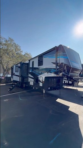 2025 Heartland Cyclone 4014C #heartland #toyhauler #fifthwheel #rv
