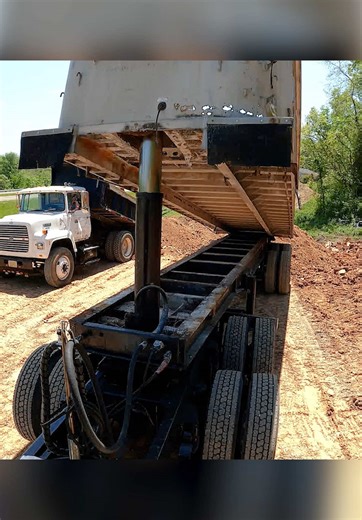 Putting in the work and making it count! 💪 No shortcuts here — just big rigs, hard work, and plenty of horsepower. 🚛🔥 #riglife #trucking #heavyequipment #workhardplayhard #bigrigs