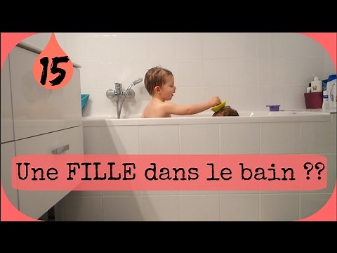 Vlog Famille - Une fille dans le bain de bebe !
