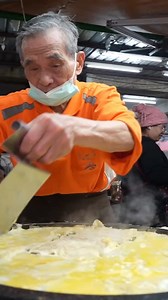 20K views · 331 reactions | 10 Pinakamurang Taiwanese Street Food sa KAOHSIUNG! Taiwan Night Market Food Tour! | The Chui Show | Facebook