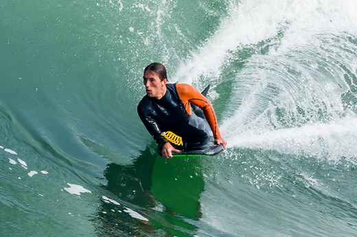 Left, right or center? The bodyboard leash placement dilemma