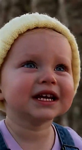 Little Girl Searches Every Soldier for Her Daddy ❤️🇺🇸 | Emotional Reunion#BabySalute #CuteBaby