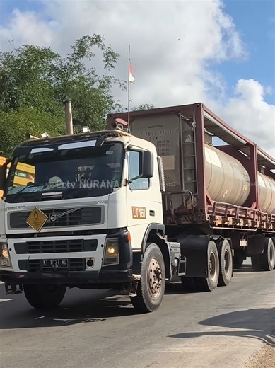 Exploring the Trucking Industry: Insights from Truckers