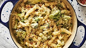One-Pot Broccoli Cheese Pasta Is Like The Grown-Up Version Of Mac & Cheese