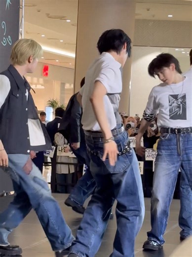 #kickflip #donghwa #kpopboygroup #kpopdance #jype | kpop dance