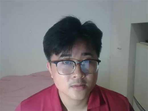 Le T. tutor video introduction on Preply