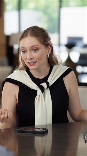 🎯WATCH MORE👉https://dramabox.onelink.me/dqUm/9u5m1msi 💋 To repay kindness, Neil signs a 5-year contract to marry Keira (and heal her from Simon’s breakup). He’s attentive, but she sees him as Simon’s substitute—so Neil divorces her when the contract ends. #DramaBox #Series #Shortfilms #ContractMarriage #UnrequitedCare #BreakupAfterSubstitute | DramaBox- movies&drama