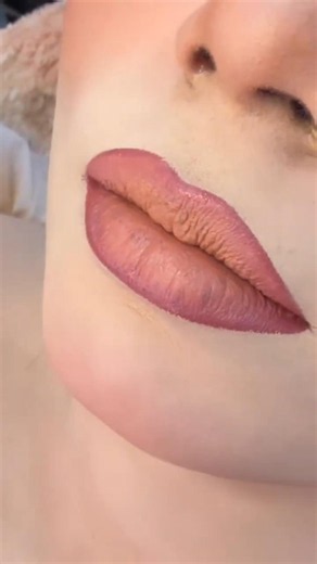 Perfect Lipstick Tutorial 💄 Easy Lipstick Application for Beginners/Lipstick hack #makeup