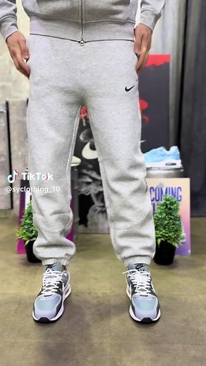 Explore Nike Air Max Command Features and Reviews