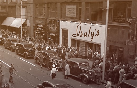 5 Famous '60s Restaurant Chains Our Dads Used to Hang Out At