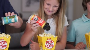 Real Theater Popcorn Packs – All Inclusive Popping Kits with Less Salt & Less Oil – Yellow Popcorn Kernels, Salt & Oil – Whirley Pop Machine – Wabash Valley Farms (5.5 Ounce, Pack of 5)