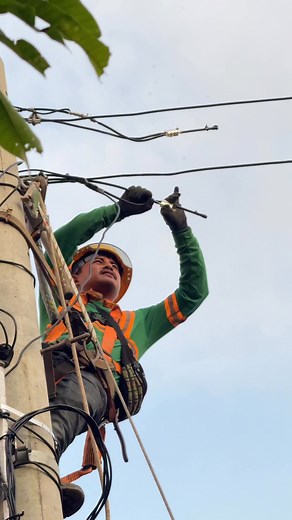 16K views · 292 reactions | pre nikkor on the move! tapping of secondary live wire. | Lineman vlog | Facebook