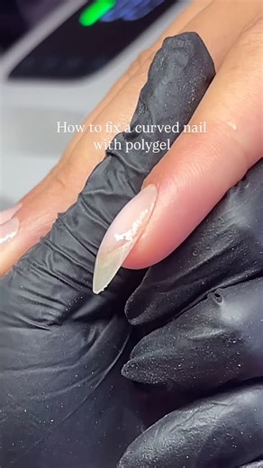 Polygel & Builder Gel Nail Educator on Instagram: "How to fix a curved nail with polygel 💅🏼⬇️ Method 1: Pop some product on a dual form, straighten the nail and then use a cone bit to file underneath 💯 Method 2: Chop off the nail and use a regular paper form to build a new nail 🫡 Products used: Ballerina dual forms Soft Pink polygel Steel core Carbide cone bit All from @pinkmask.official use code PINKMASKTEAGZ"