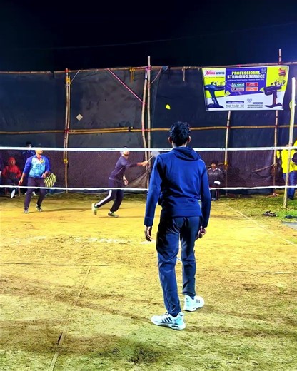 #outdoorbadminton #badmintonhighlights #badmintonlovers #badmintonindonesia #trickshots #shorts #bwf