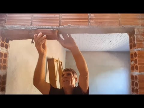 A bricklayer demonstrates how to lower a high opening using AC1L mortar; it turned out perfectly.