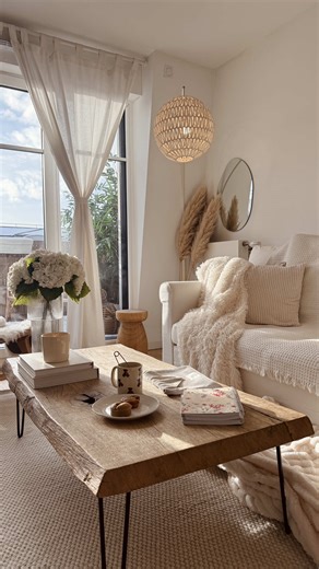 Et si le vrai luxe, c’était de prendre du temps pour soi ✨ Rentrer à la maison, enfiler une tenue confortable, se préparer un thé, grignoter un muffin… et s’accorder ce moment rien qu’à soi 🤍 #tempspoursoi #organisation #decorationinterieuse #slowlife