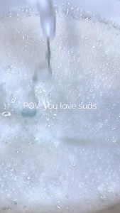 I think I’m addicted to cleaning with lots of suds 🫧🥰 #sudsycleaning #cleanwithme #cleaning #suds #fbreelsvideo | Cleanupwithlaur