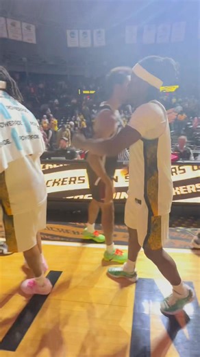 ‼️ SHOX WIN ‼️ Wichita State Men's Basketball buries Eastern Kentucky 88-57 behind a season-high 26 assists and a career-high 22 pts from Karon Boyd Will Berg adds a double-double (14/12), Brian Amuneke chips in 11 off the bench #Shockers end non-con with an 8-5 mark KAKE News | Noah Sacco KAKE