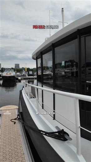 Built in the Netherlands and clearly influenced by classic pilot boat lines, the Argonautic 40 is a serious piece of offshore kit. Her hull is constructed from thick-gauge 5083 aluminium, designed to Lloyd’s Special Service Craft standards. At just under 12 metres long with a beam of 4.47 metres, she’s compact but extremely capable. Power comes from twin Iveco NEF N60 diesels, each delivering 400 horsepower to Rolls-Royce Kamewa FF310 waterjets. The integrated Vector Stick control system offers 